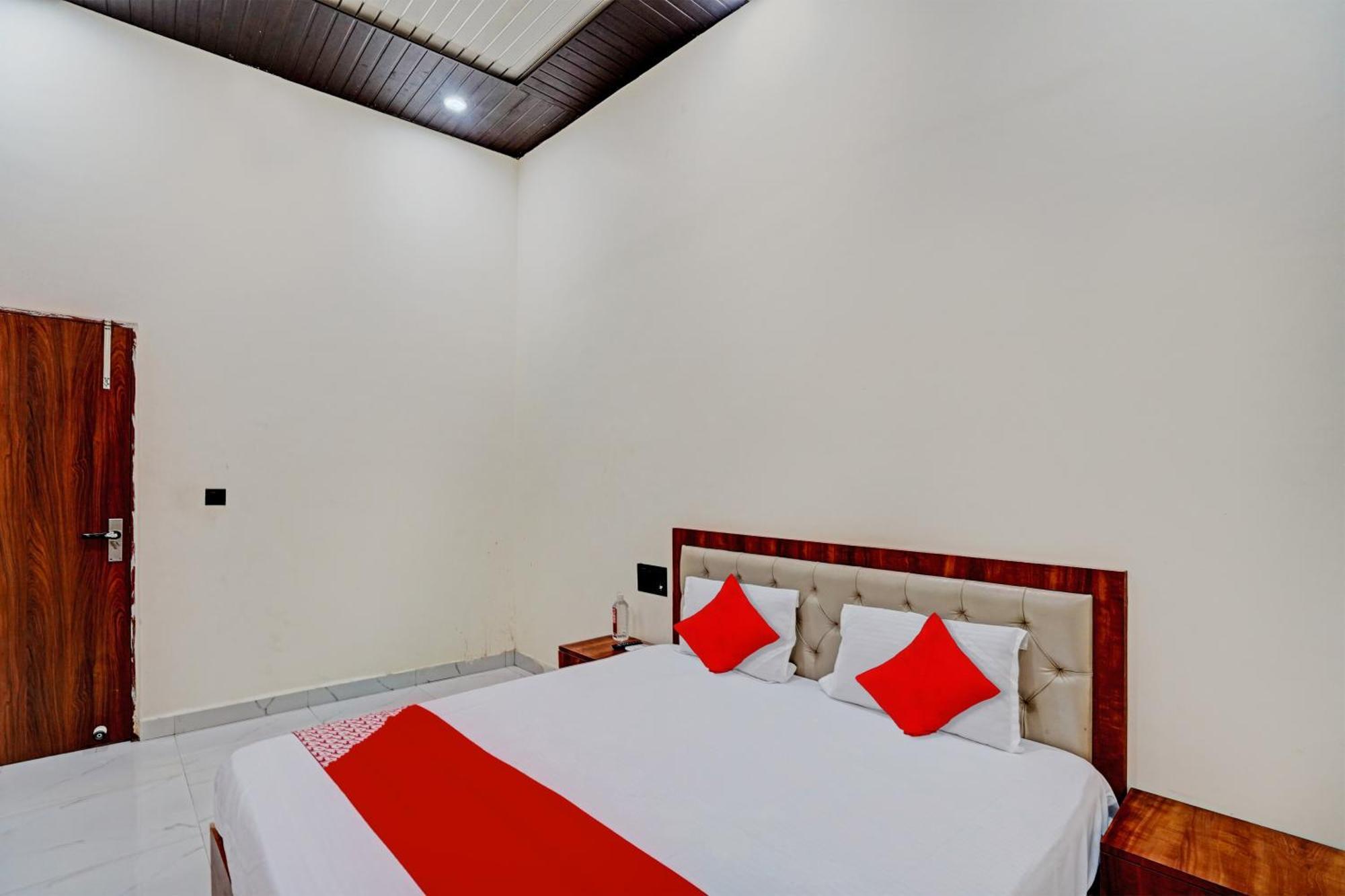 Hotel Town House Bulandshahr Bagian luar foto
